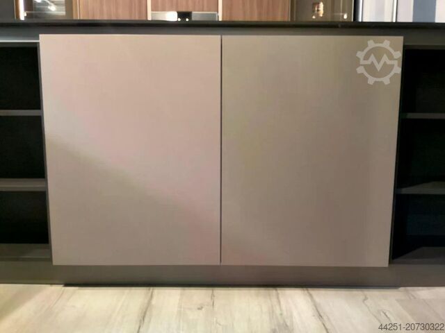 Showroom Küche Kochinsel Hochschränke Cucinesse Italien Evolve Sand-beige