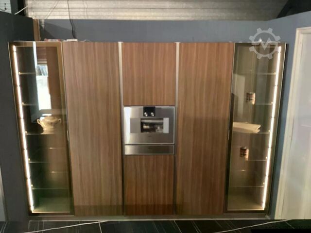 Showroom Küche Kochinsel Hochschränke Cucinesse Italien Evolve Sand-beige