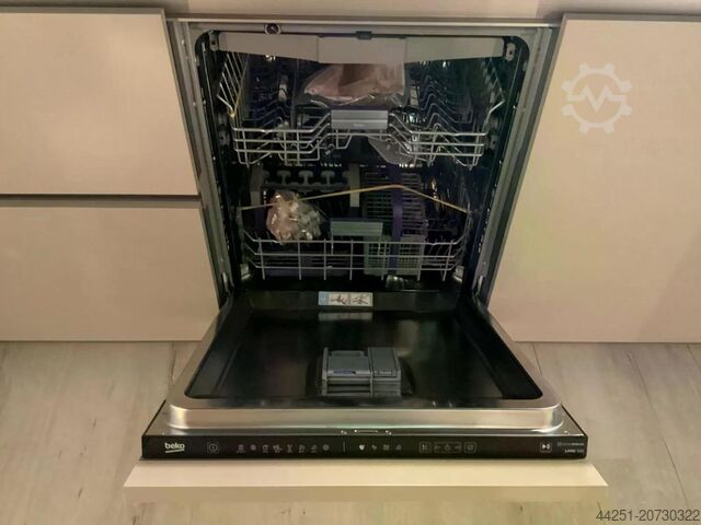 Showroom Küche Kochinsel Hochschränke Cucinesse Italien Evolve Sand-beige