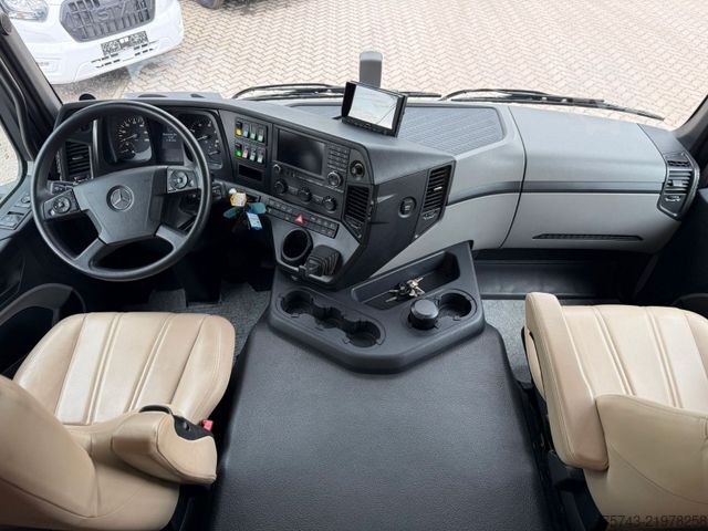 Cattle truck MERCEDES-BENZ ACTROS S  2640 STX  . POP-OUT,  6 Pferde