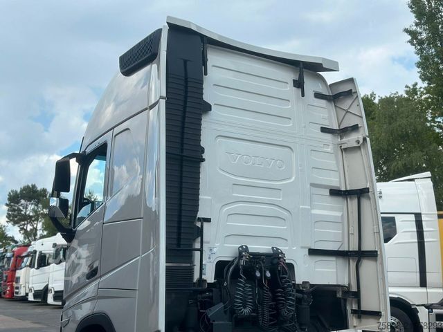 Standard tractor unit VOLVO FH500 Euro6  2Tanks ACC I-ParkCool Navi