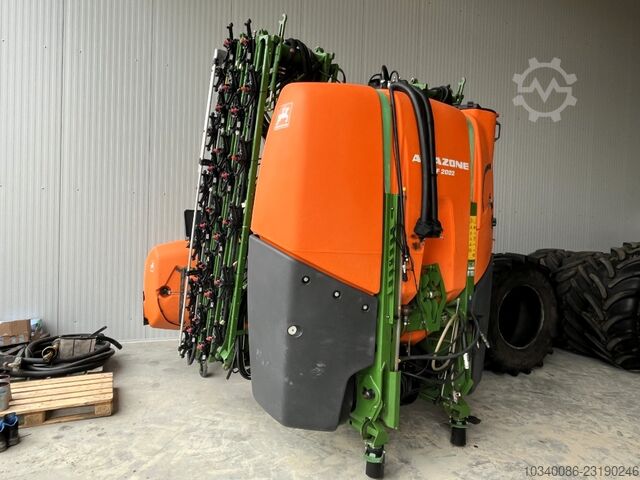 Amazone UF 2002 mit FT 1502 Fronttank, 2.000 L + 1.500 L / 30 m, Section Control Amazone UF 2002 mit FT 1502 Fronttank, 2.000 L +