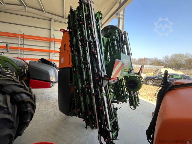 Amazone UF 2002 mit FT 1502 Fronttank, 2.000 L + 1.500 L / 30 m, Section Control Amazone UF 2002 mit FT 1502 Fronttank, 2.000 L +