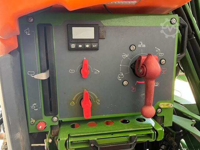 Amazone UF 2002 mit FT 1502 Fronttank, 2.000 L + 1.500 L / 30 m, Section Control Amazone UF 2002 mit FT 1502 Fronttank, 2.000 L +