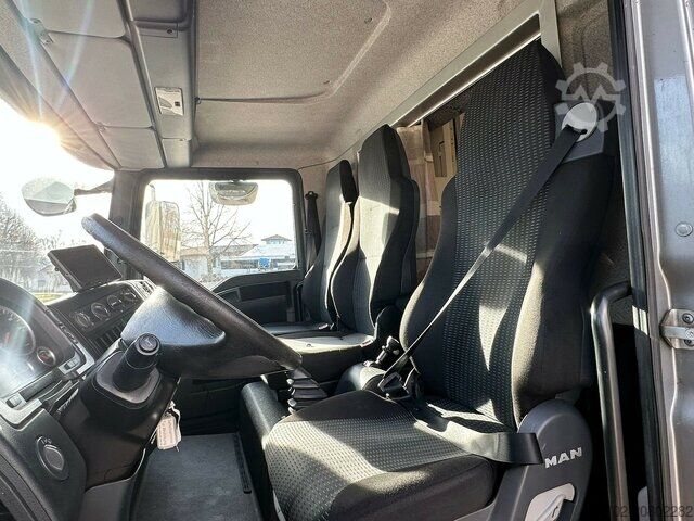 Livestock transporter MAN TGL 8150 3-4 Pferde Wohnmobilzulassung