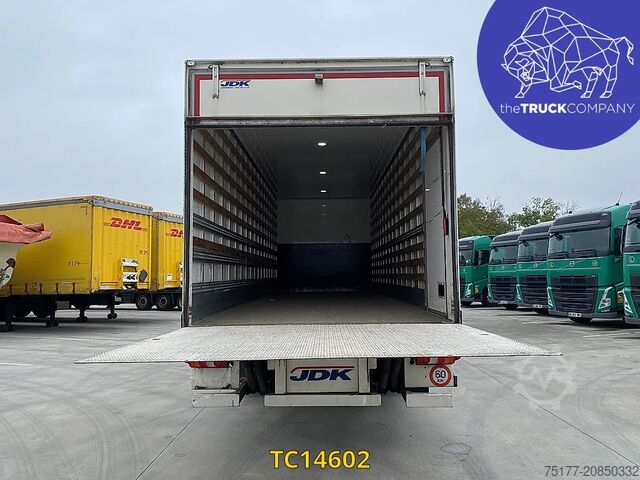 Suitcase Mercedes-Benz Antos 1827