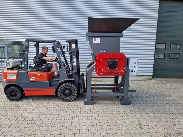 Wood shredder / pallet shredder LUMAGO D.S.C. Dutch Shredder Company PYTHON-XL