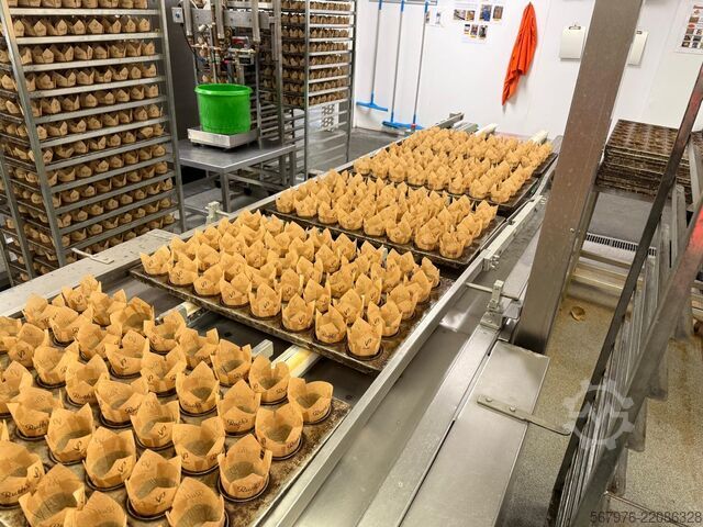 Cake / Muffin Line Comas / Baker Perkins Depositing, Baking and Filling Line 1