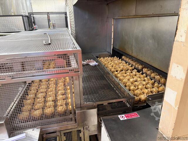 Cake / Muffin Line Comas / Baker Perkins Depositing, Baking and Filling Line 1