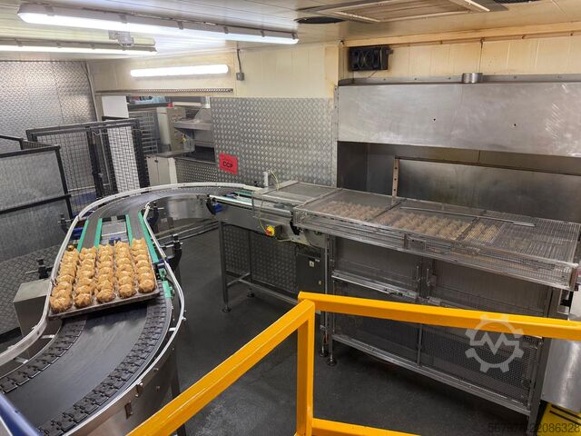 Cake / Muffin Line Comas / Baker Perkins Depositing, Baking and Filling Line 1