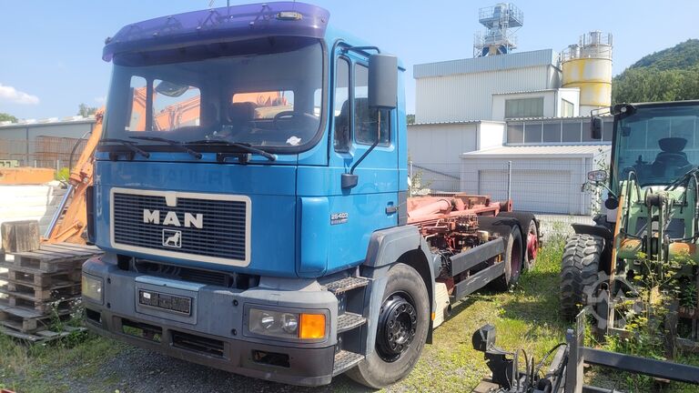 Abrollkipper MAN 26.403 6x2 BL Lift & Lenkachse man Pumpe
