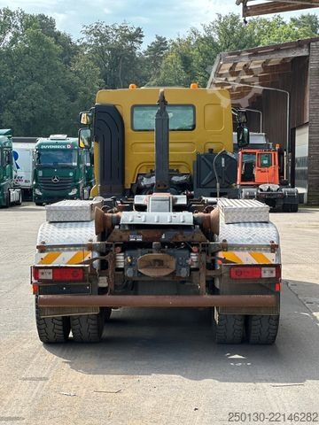 Abrollkipper RENAULT Premium Lander 460.32 8x4 BB HIAB XR26S Hooklift