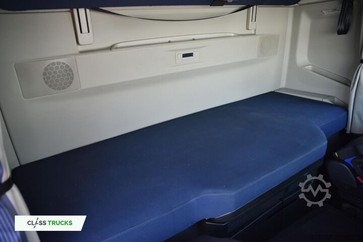 Standard tractor unit VOLVO FH 460 Globetrotter XL Varios i-Save