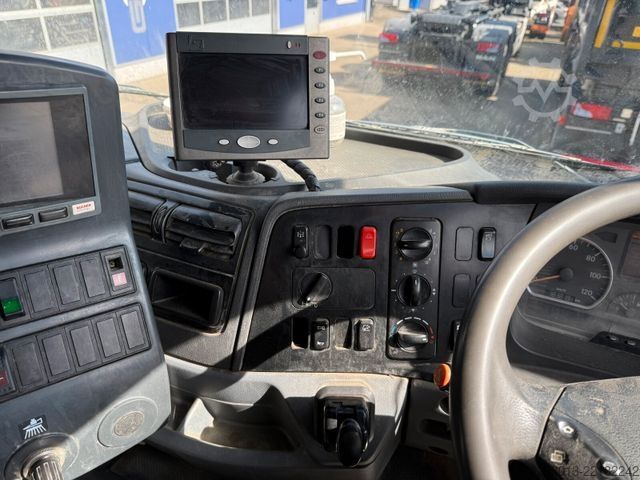 Kehrmaschine MERCEDES-BENZ AXOR 1829 Kehrmaschine BUCHER