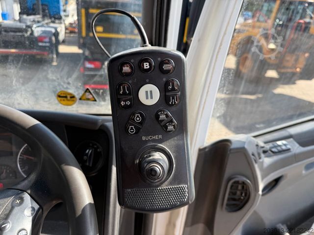 Kehrmaschine MERCEDES-BENZ AXOR 1829 Kehrmaschine BUCHER