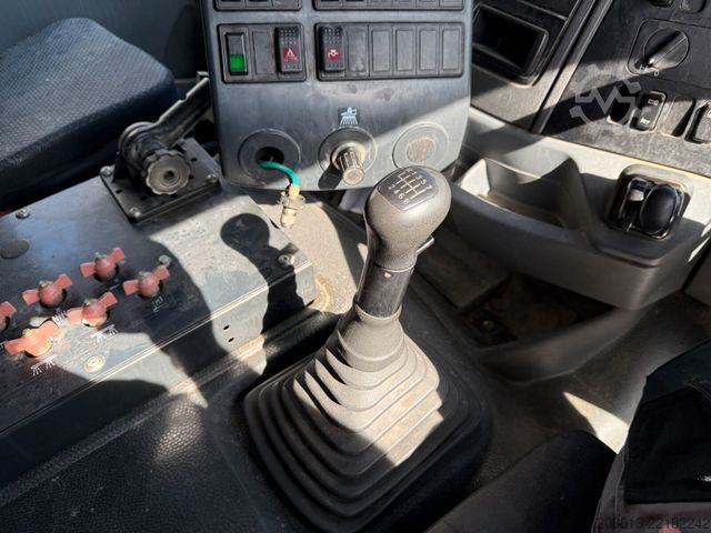 Kehrmaschine MERCEDES-BENZ AXOR 1829 Kehrmaschine BUCHER