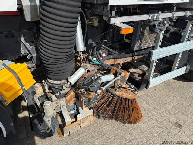 Kehrmaschine MERCEDES-BENZ AXOR 1829 Kehrmaschine BUCHER