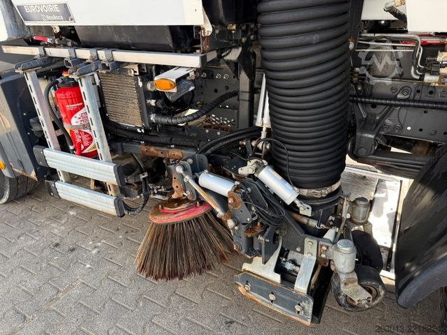Kehrmaschine MERCEDES-BENZ AXOR 1829 Kehrmaschine BUCHER