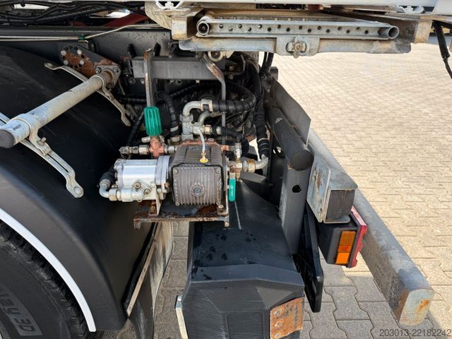 Kehrmaschine MERCEDES-BENZ AXOR 1829 Kehrmaschine BUCHER