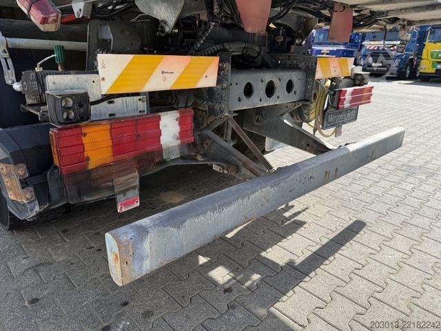 Kehrmaschine MERCEDES-BENZ AXOR 1829 Kehrmaschine BUCHER