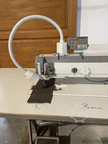 3 transport,2 needle,flat bed sewing PFAFF 1526