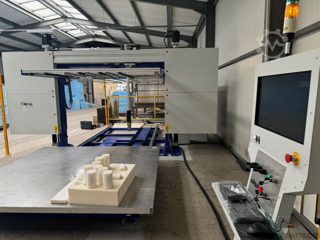 Schneidemaschine für Polyurethanschaum Straszyński Kołodziejczyk Pionowy RV2100/2500 poziomy SK3500