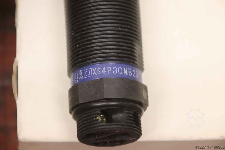 Inductive sensor proximity switch Telemecanique XS4P30MB230B