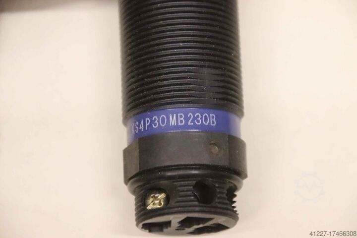Inductive sensor proximity switch Telemecanique XS4P30MB230B