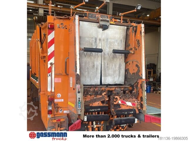 Agricultural machine M21X2C mit Zöller Schüttung