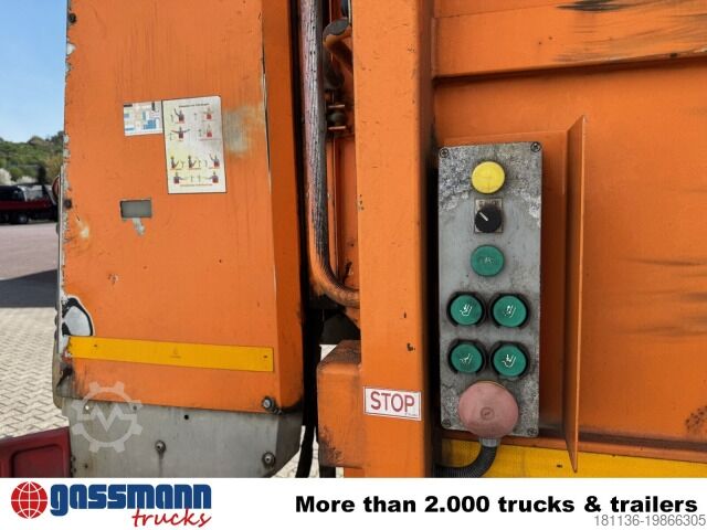 Agricultural machine M21X2C mit Zöller Schüttung