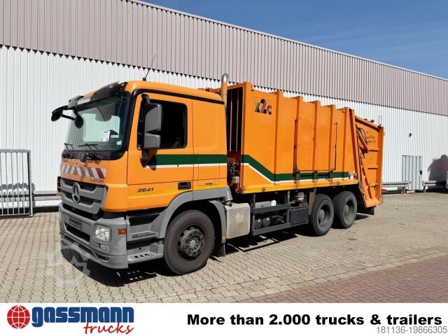 Agricultural machine M21X2C mit Zöller Schüttung