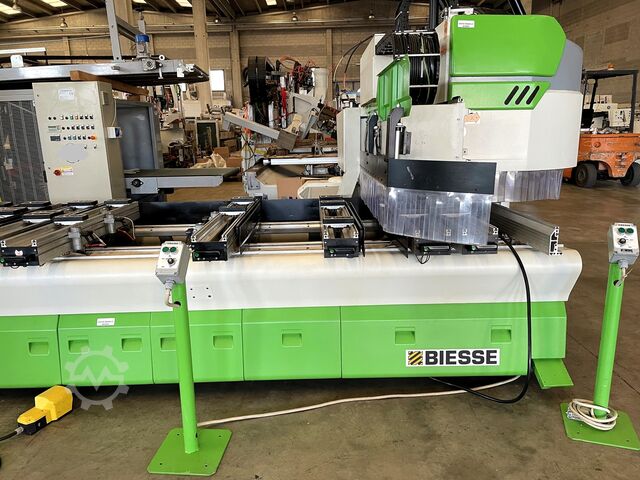 Bearbeitungszentrum BIESSE ROVER 27