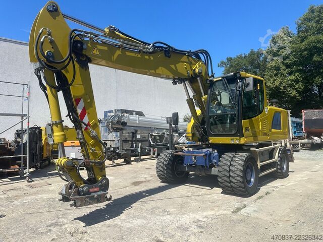 Mobile excavator LIEBHERR A 920 / Oil Quick