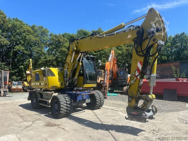 Mobile excavator LIEBHERR A 920 / Oil Quick