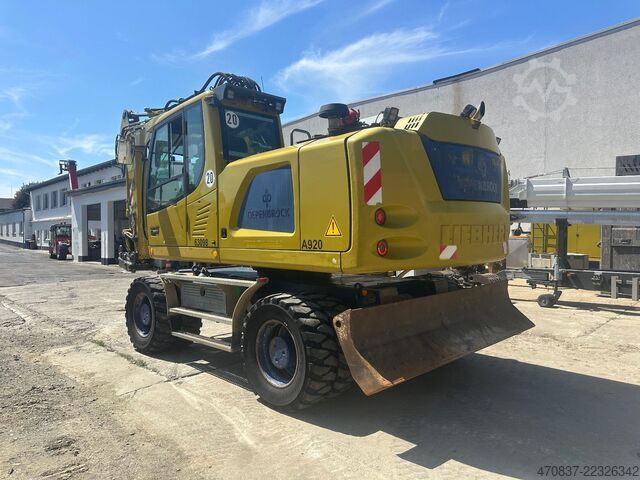 Mobile excavator LIEBHERR A 920 / Oil Quick