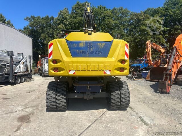 Mobile excavator LIEBHERR A 920 / Oil Quick