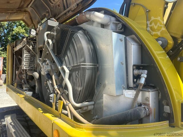 Mobile excavator LIEBHERR A 920 / Oil Quick