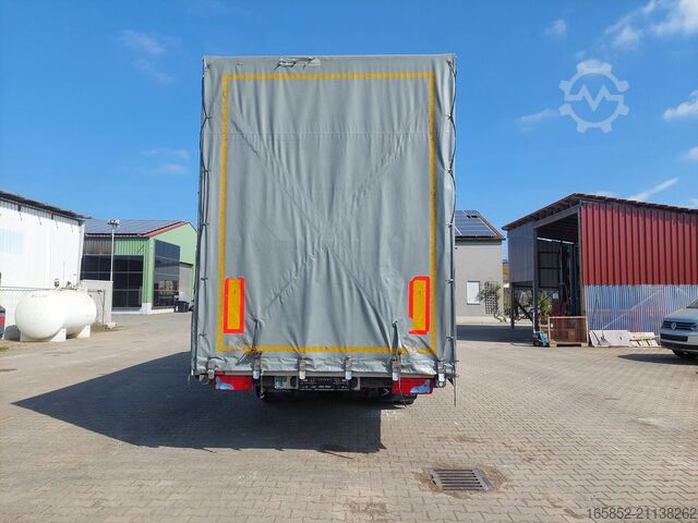 Curtain sided MAN TGL 8.220