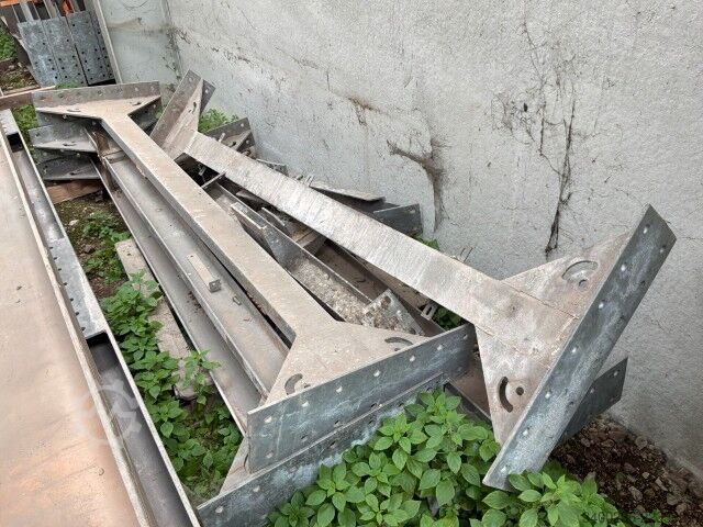 Storage machine  