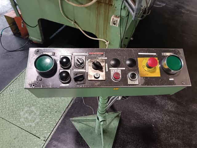 AMADA TP-150C-X2 150t eccentric press AMADA TP-150C-X2