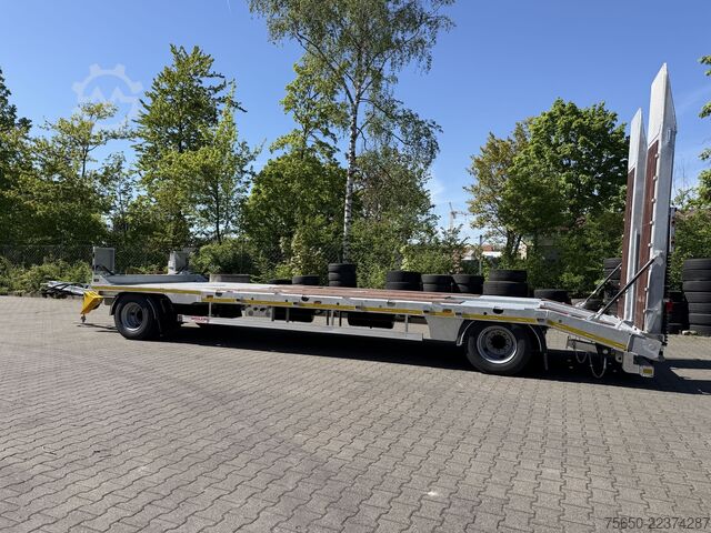 Low loader trailer Möslein T2 Plato 8,20  2 Achs Tieflader mit gerader Ladefläche 8,20 m, Neufahrzeug