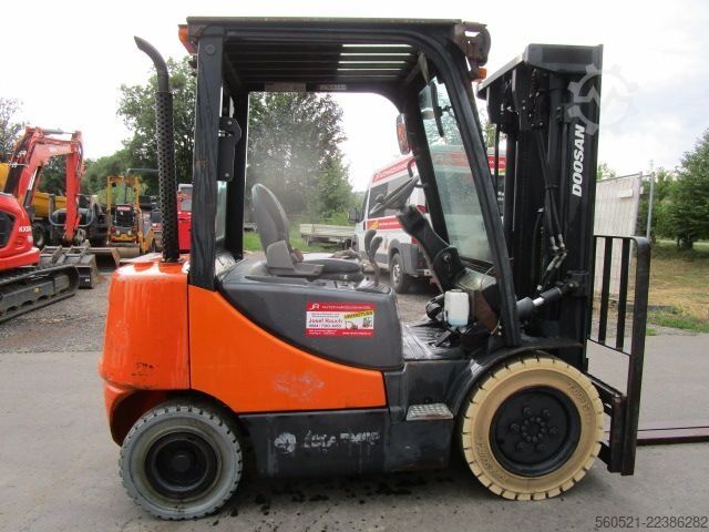 Dieselstapler Doosan D25S-5 -Triplex-Freihub 4,75m + Seitenschieber