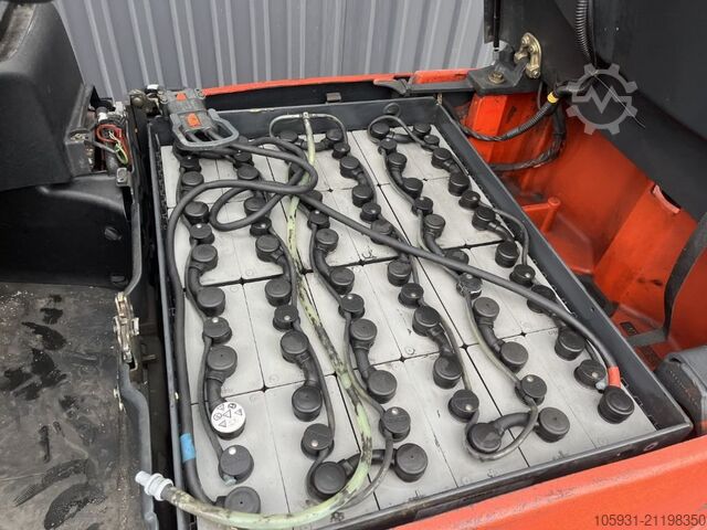 Electric 3-wheel forklift Linde E16H-01