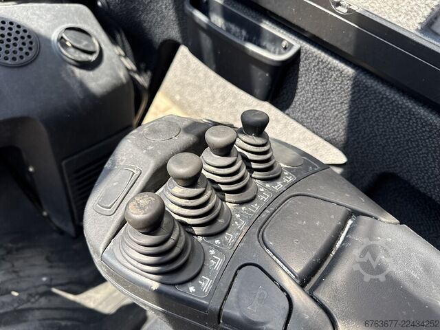 Linde H20D-02/600 Duplo 345 Sideshift / Fork positioner / Air conditioning 2018 VW Diesel 6240 hours LINDE H20D-02/600 Duplo 345 Sideshift /  Vorkversteller / Airco 2018 VW Diesel 6240uur