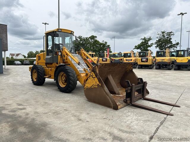 Lader JCB 411