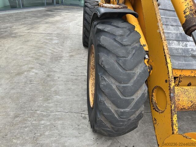 Lader JCB 411