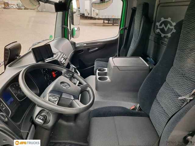 LKW mit Kofferaufbau MERCEDES-BENZ 1624 L Koffer 7,30 m mit Tür + LBW 2t