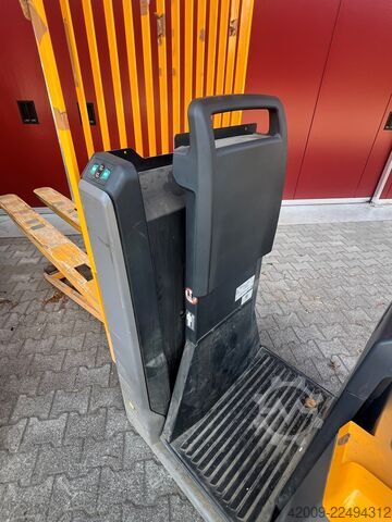 Order picker electric forklift pallet truck Jungheinrich EKS 110  ECE 320