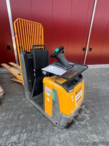 Order picker electric forklift pallet truck Jungheinrich EKS 110  ECE 320