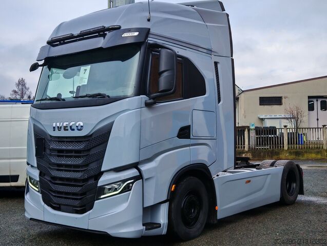 Standard tractor unit Iveco s-way 480
